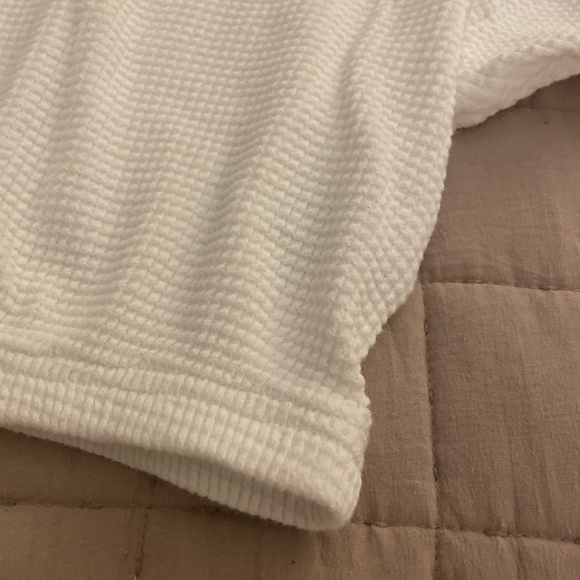 white flowy aerie top - Picture 4 of 4